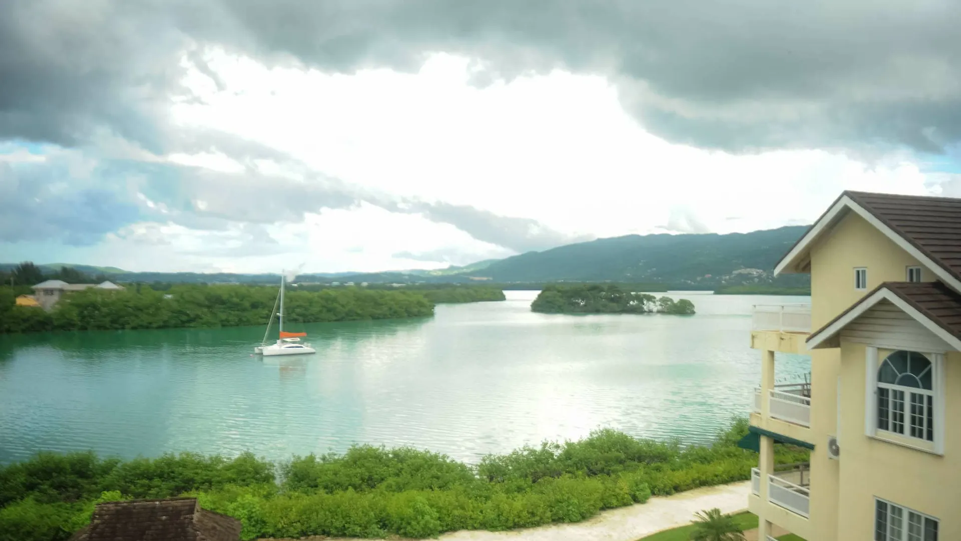 Lagoons Apartments 몬테고 베이 자메이카