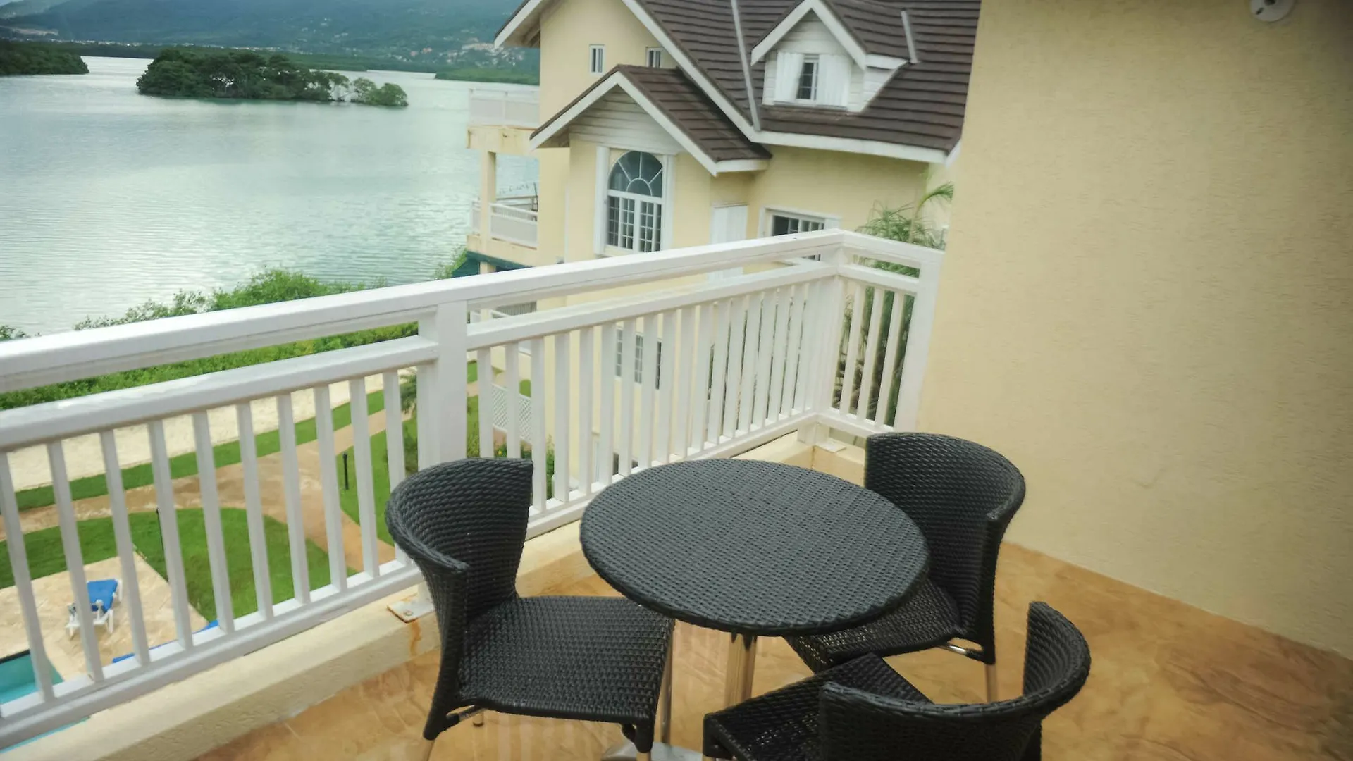 Lagoons Apartments 몬테고 베이 자메이카