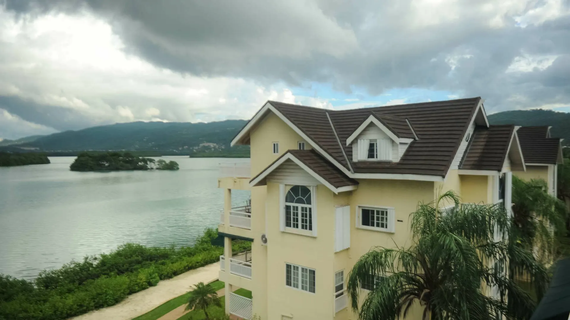 Lagoons Apartments Montego Bay